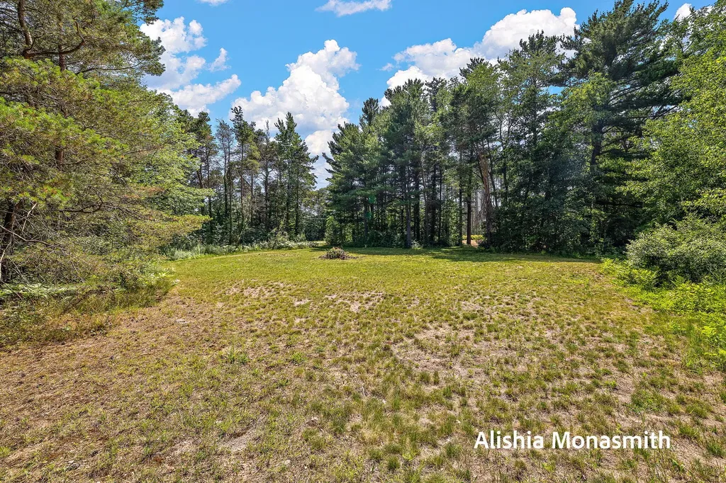 2360 E Mount Garfield Road Fruitport Charter Township MI 49444