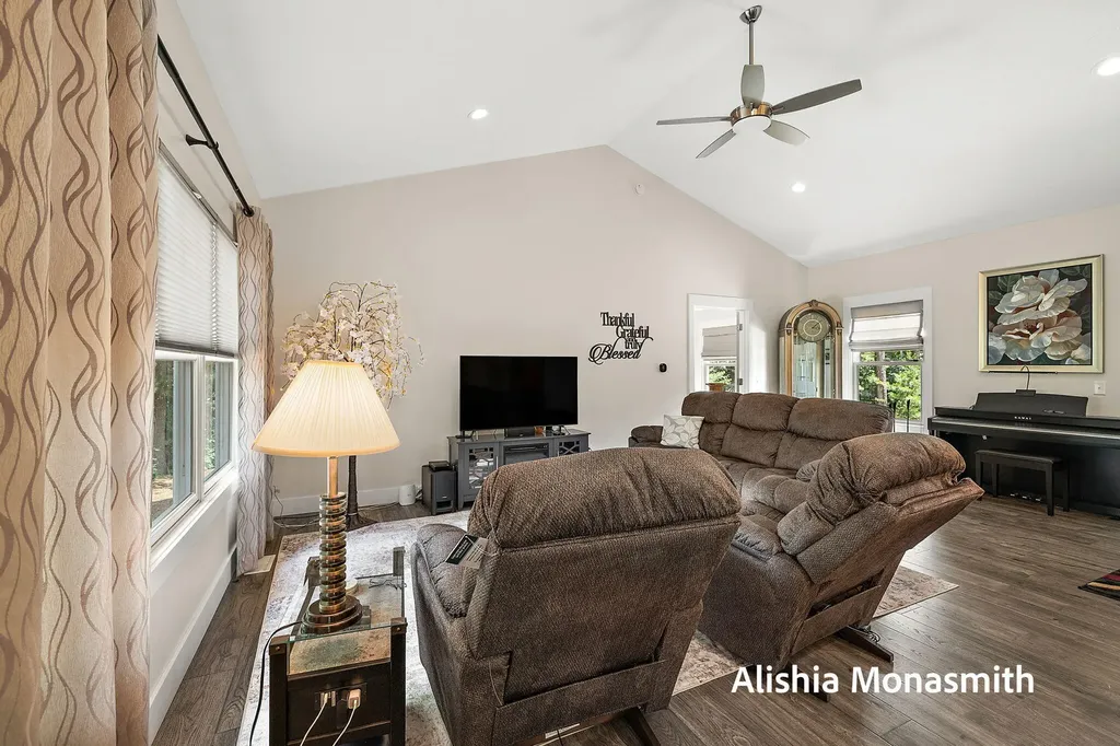 2360 E Mount Garfield Road Fruitport Charter Township MI 49444