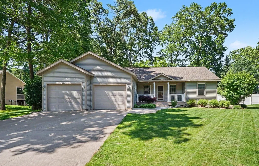 2560 Huron Trail Muskegon Charter Township MI 49445