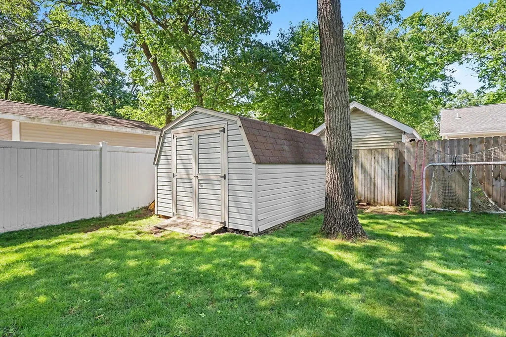2560 Huron Trail Muskegon Charter Township MI 49445