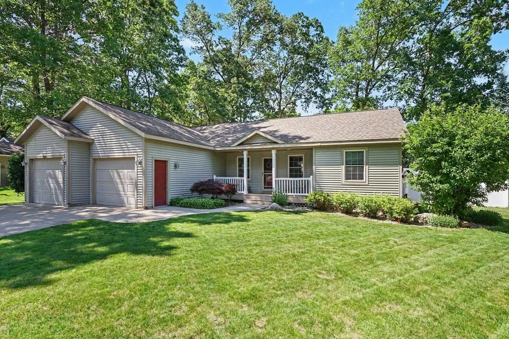 2560 Huron Trail Muskegon Charter Township MI 49445