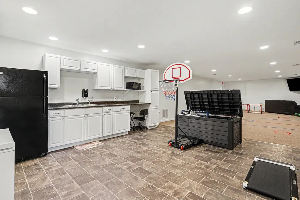 2560 Huron Trail Muskegon Charter Township MI 49445
