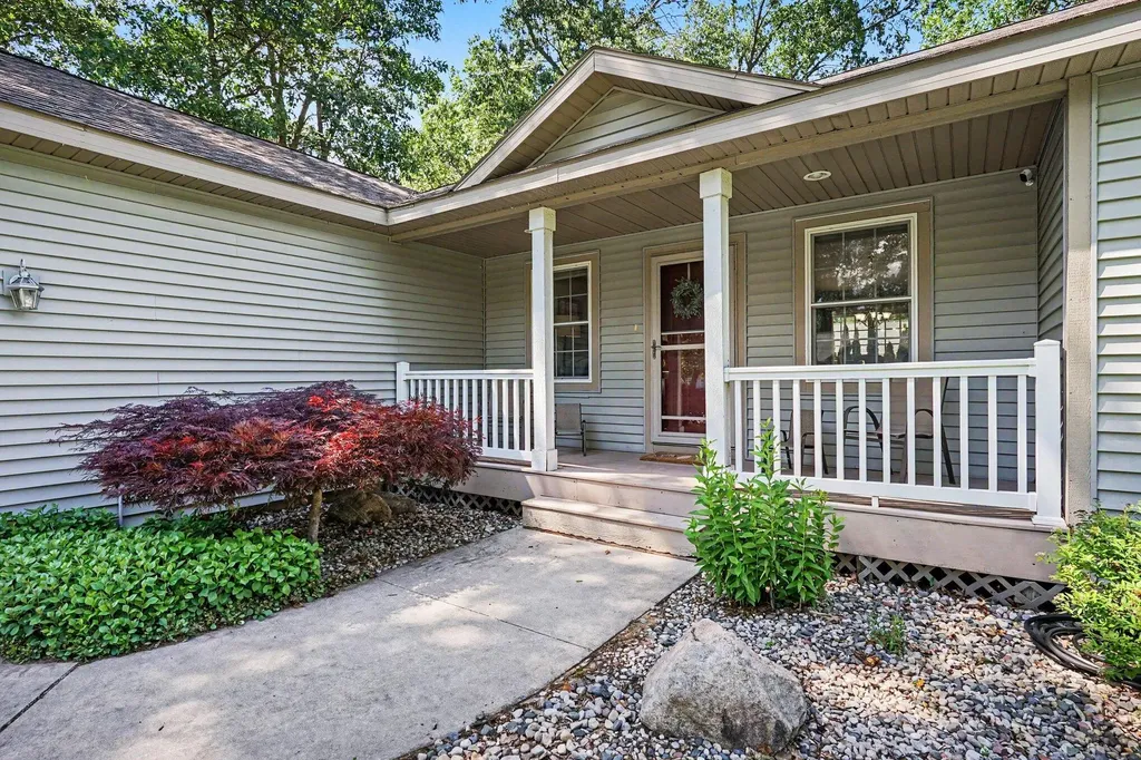 2560 Huron Trail Muskegon Charter Township MI 49445