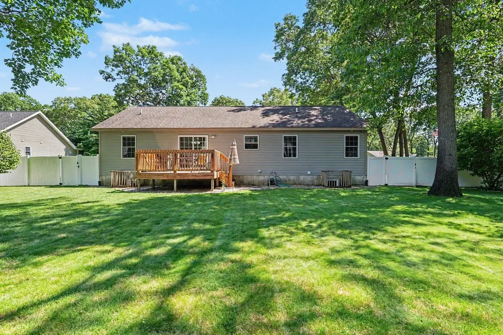 2560 Huron Trail Muskegon Charter Township MI 49445