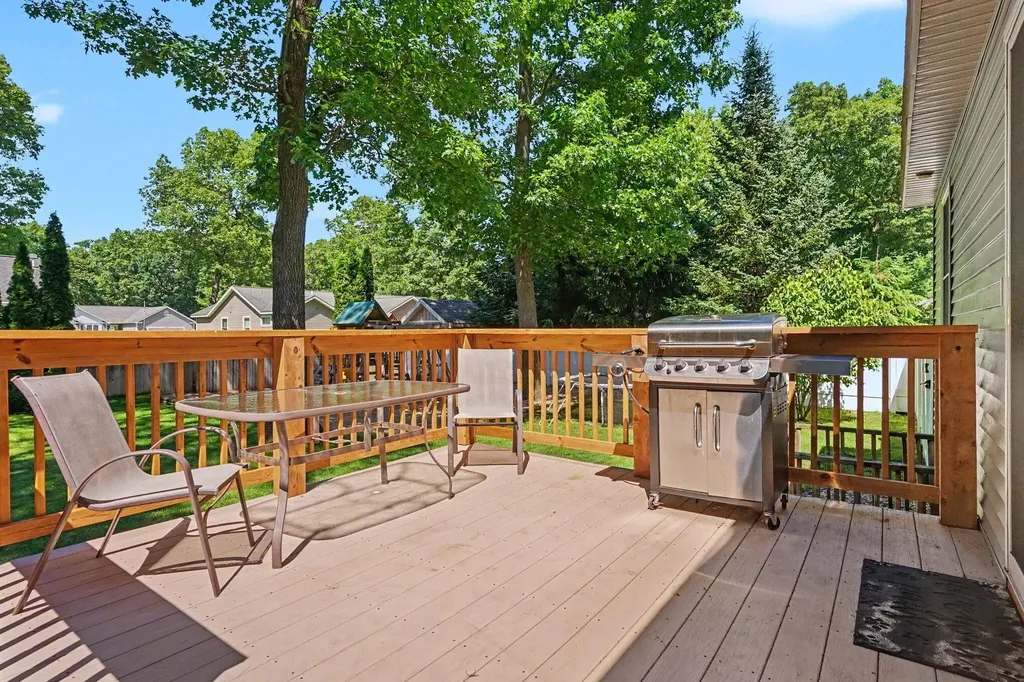 2560 Huron Trail Muskegon Charter Township MI 49445