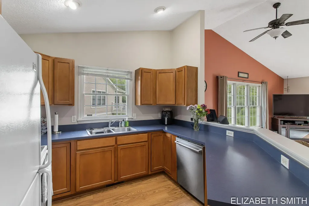 11409 N Lake Drive Holland Charter Township MI 49424
