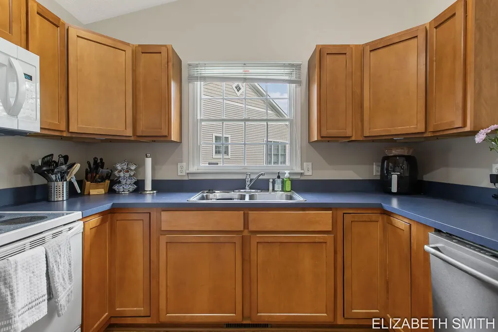 11409 N Lake Drive Holland Charter Township MI 49424