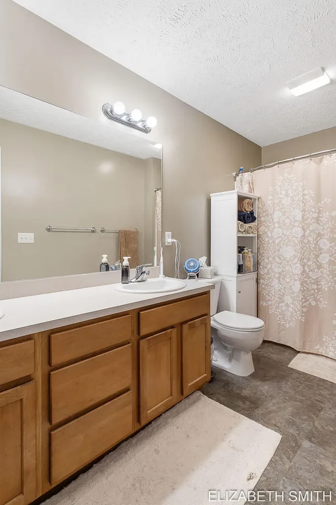 11409 N Lake Drive Holland Charter Township MI 49424