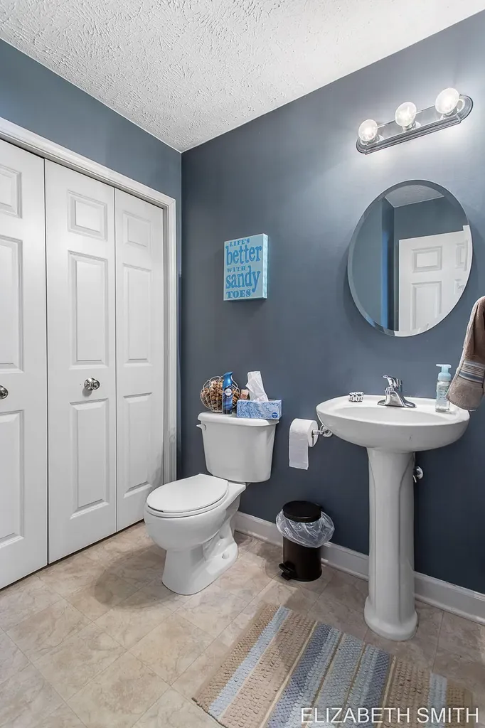 11409 N Lake Drive Holland Charter Township MI 49424