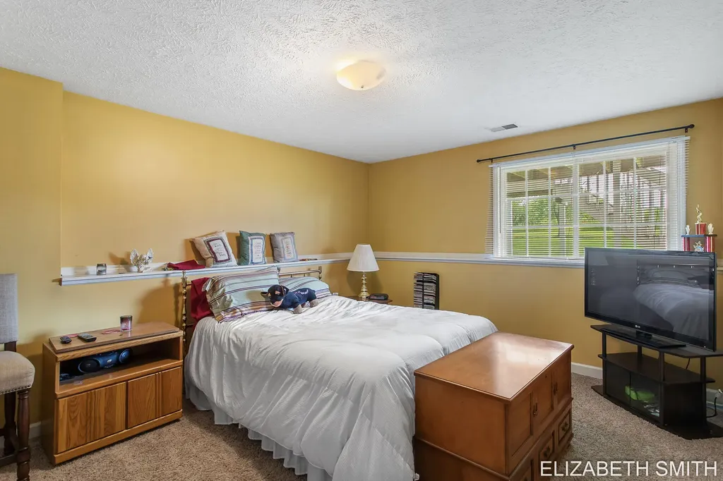11409 N Lake Drive Holland Charter Township MI 49424