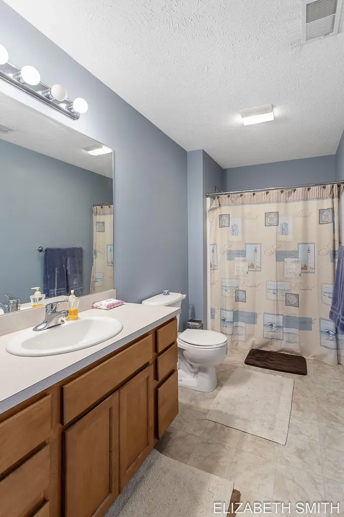11409 N Lake Drive Holland Charter Township MI 49424