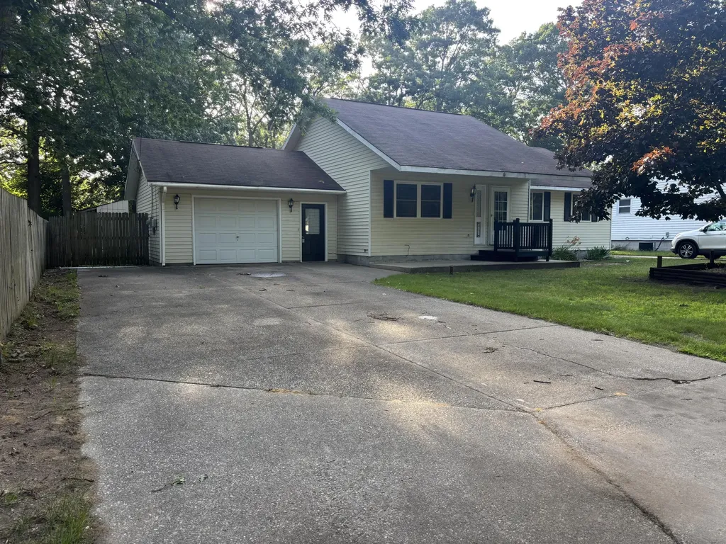 3171 Kooi Street Fruitport Charter Township MI 49444