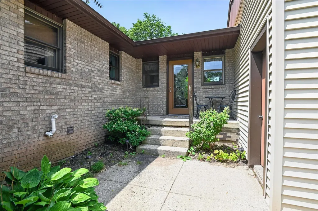 16658 Eunice Street Bath Charter Township MI 48823
