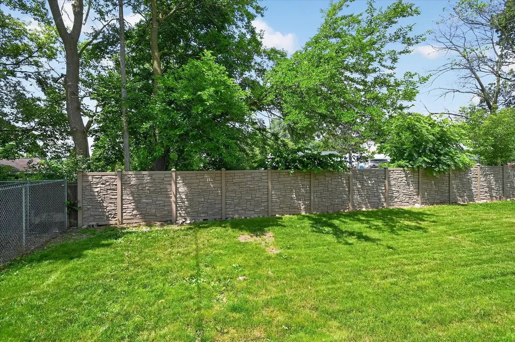 16658 Eunice Street Bath Charter Township MI 48823