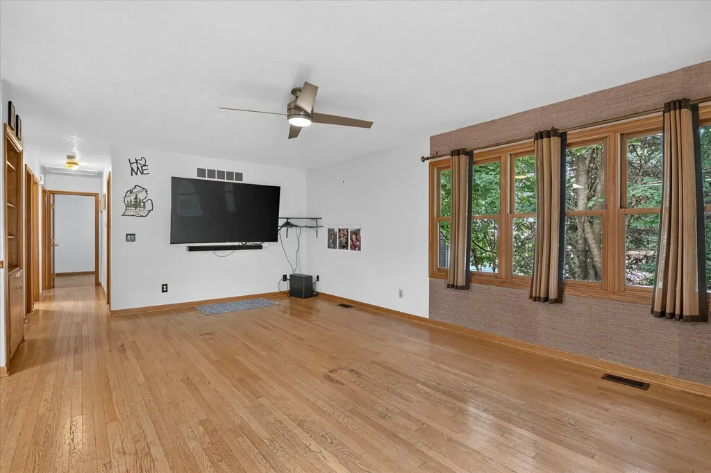 16658 Eunice Street Bath Charter Township MI 48823