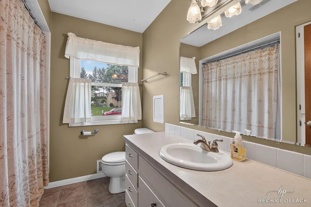 1712 41st Street SW Wyoming City MI 49519