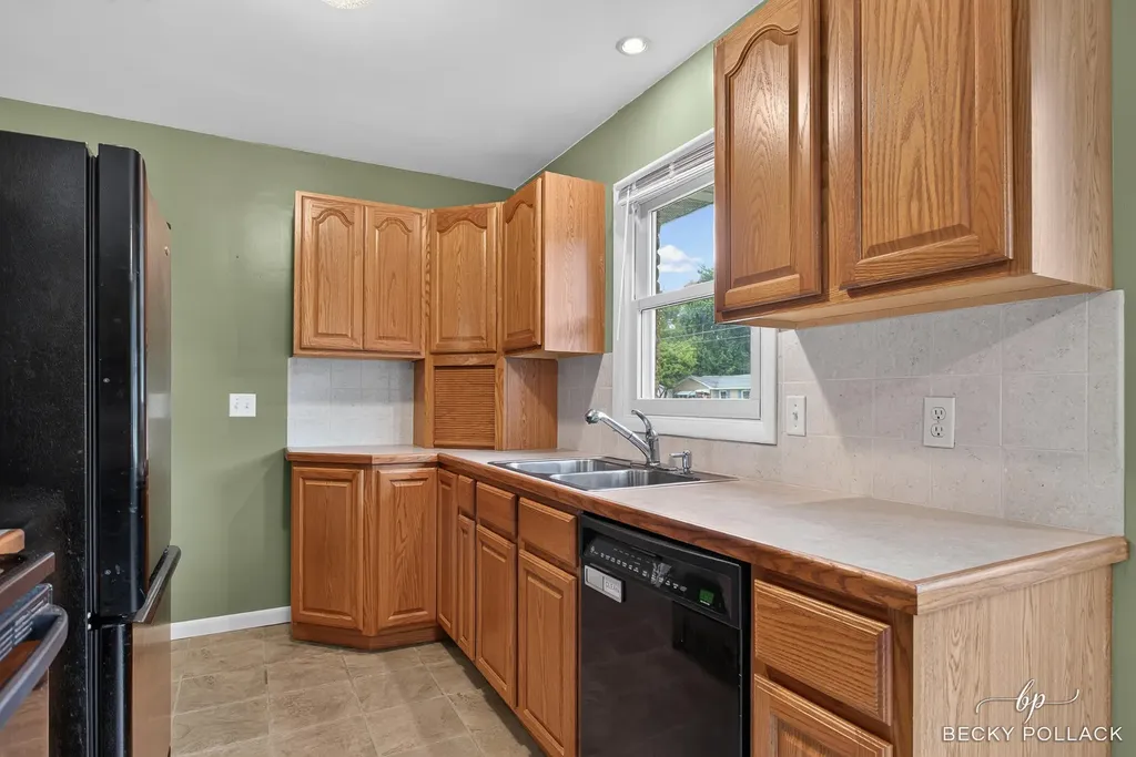 1712 41st Street SW Wyoming City MI 49519