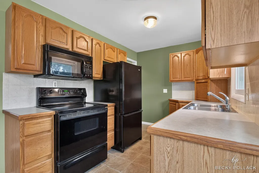 1712 41st Street SW Wyoming City MI 49519