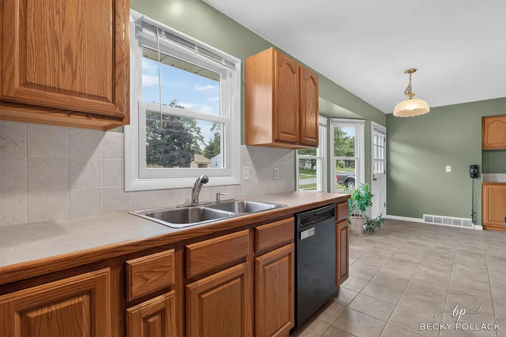 1712 41st Street SW Wyoming City MI 49519