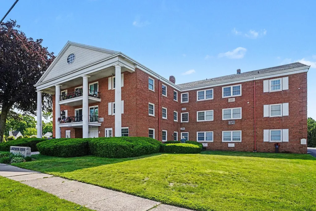 1249 Lakeshore Drive Muskegon City MI 49441