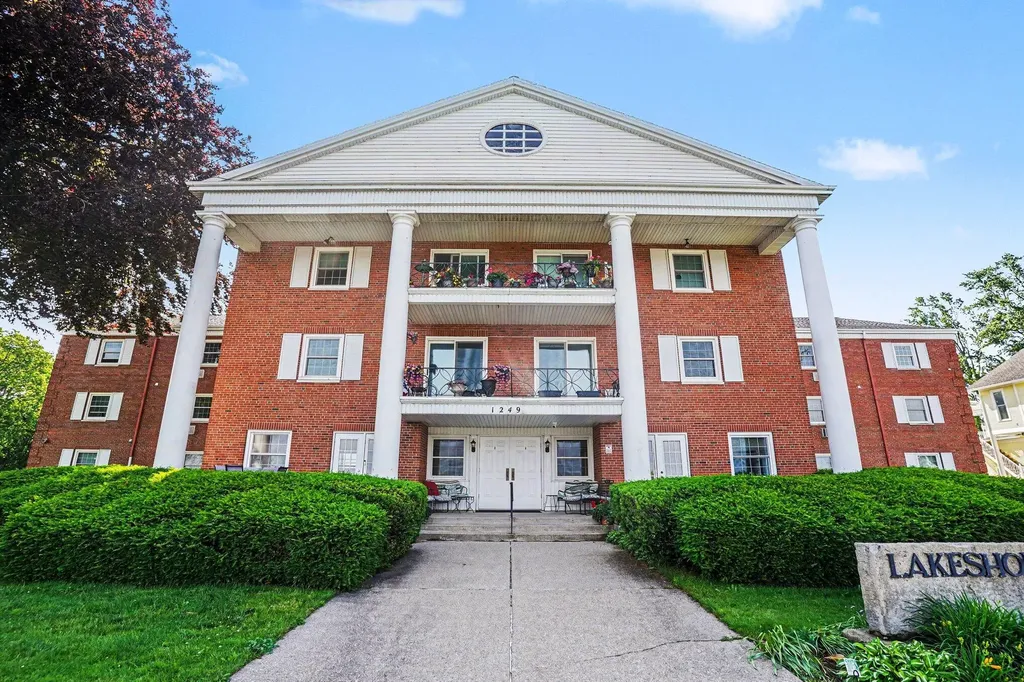 1249 Lakeshore Drive Muskegon City MI 49441