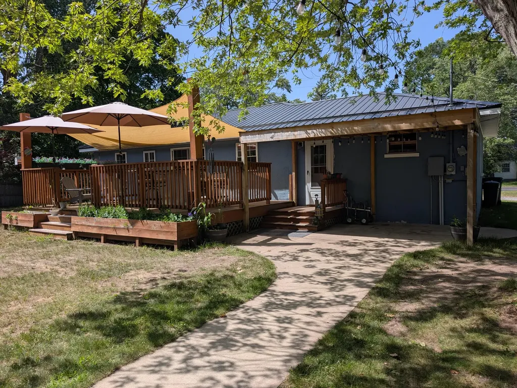 271 Randall Road Norton Shores City MI 49441