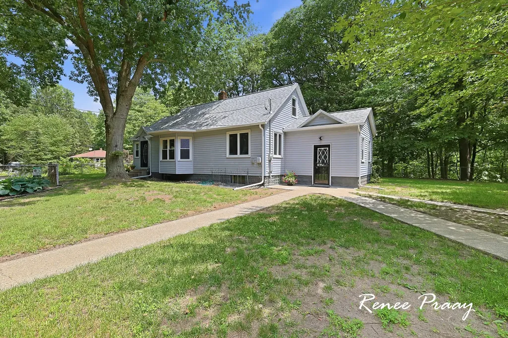 2956 Debaker Road Fruitport Charter Township MI 49444
