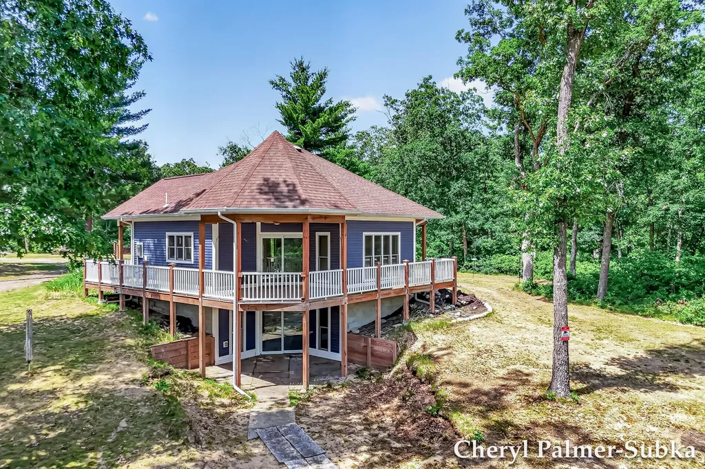8090 E Lake Road Holton Township MI 49457