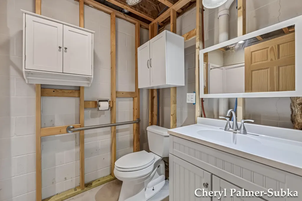 8090 E Lake Road Holton Township MI 49457