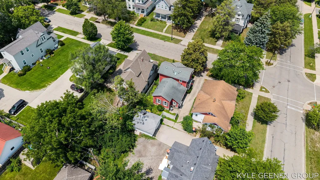 58 E 13th Street Holland City MI 49423