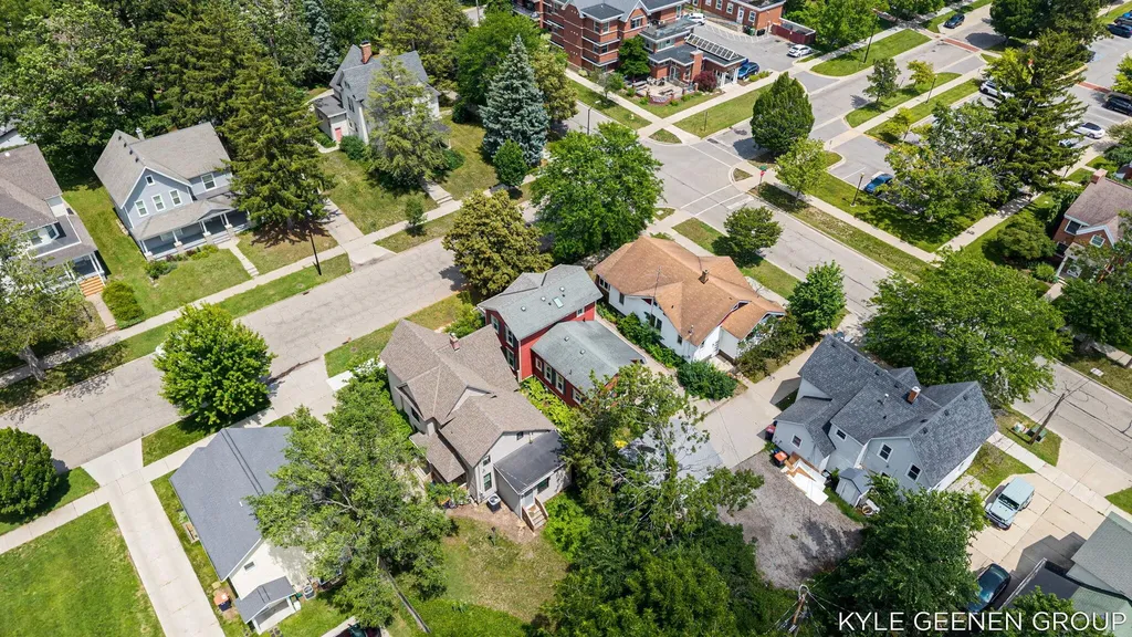 58 E 13th Street Holland City MI 49423