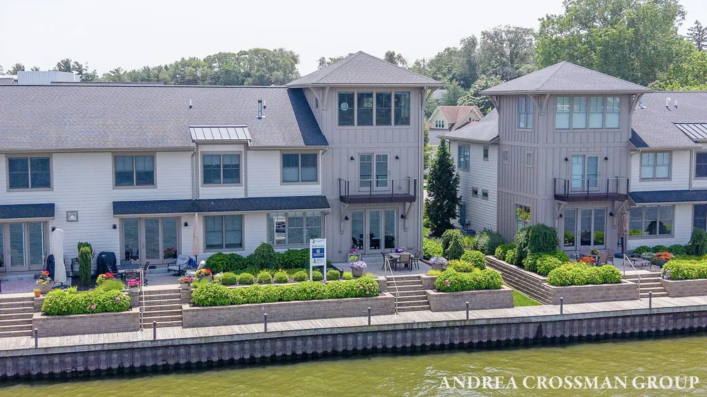 543 Macatawa Avenue Holland City MI 49423