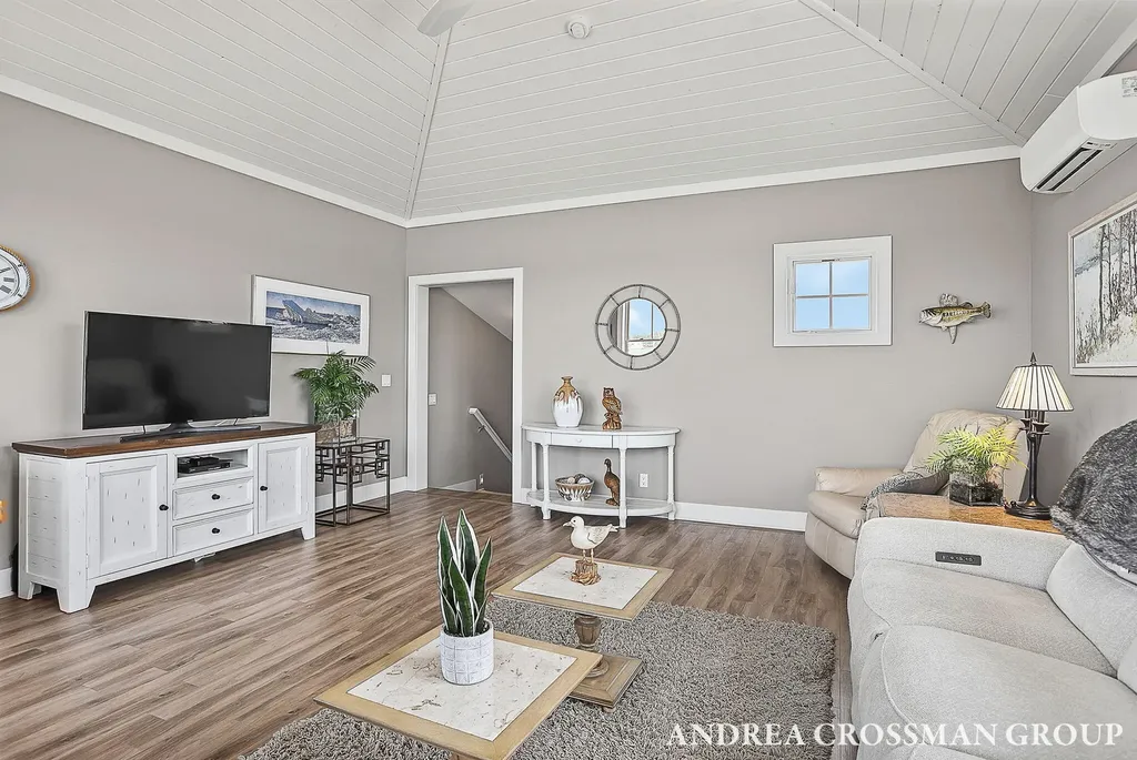 543 Macatawa Avenue Holland City MI 49423