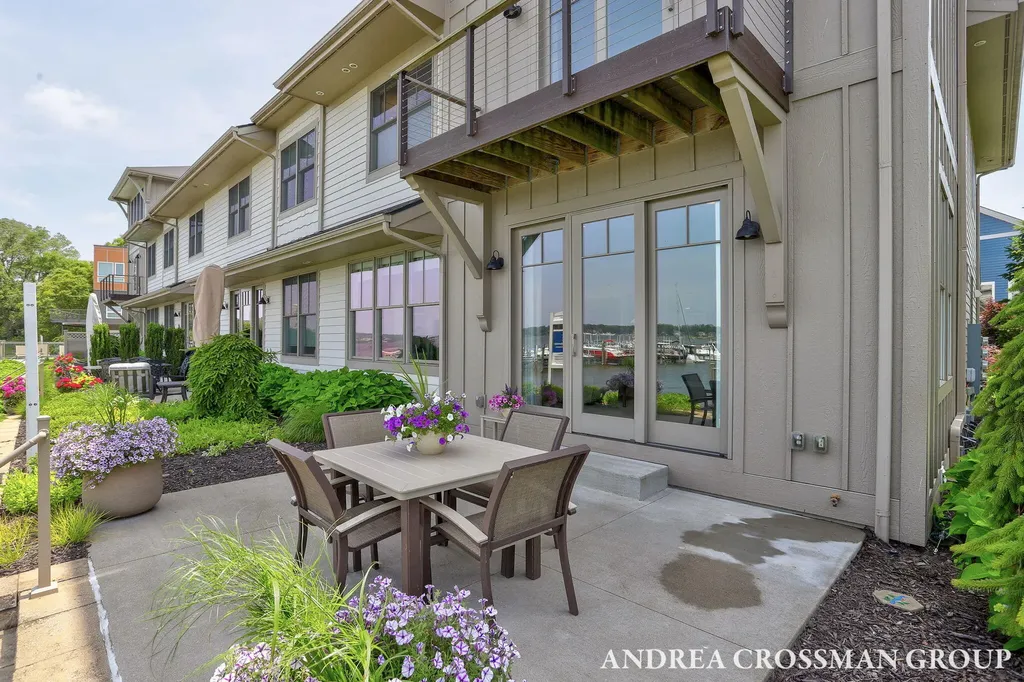 543 Macatawa Avenue Holland City MI 49423