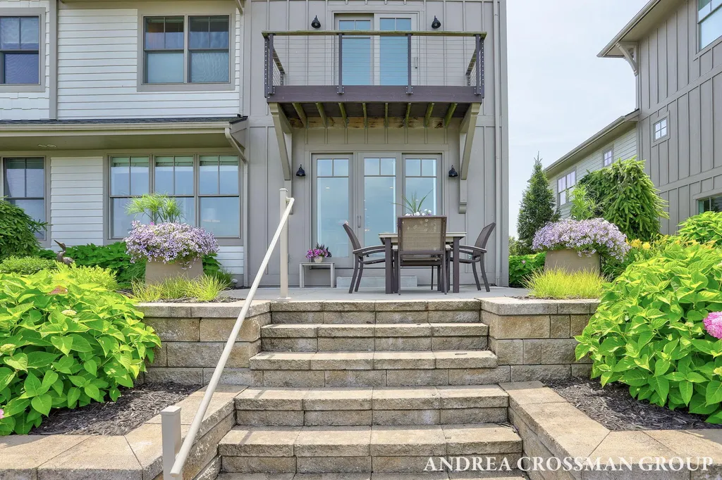 543 Macatawa Avenue Holland City MI 49423