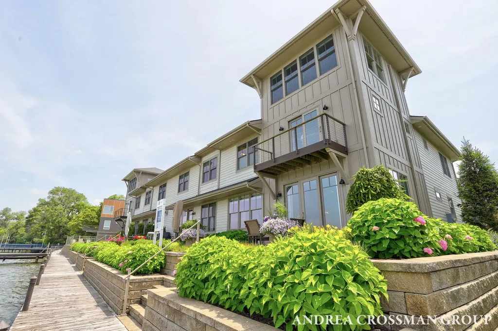 543 Macatawa Avenue Holland City MI 49423
