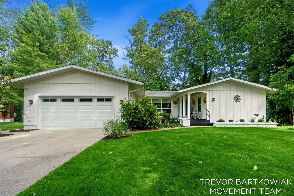 1292 Edinborough Drive Norton Shores City MI 49441