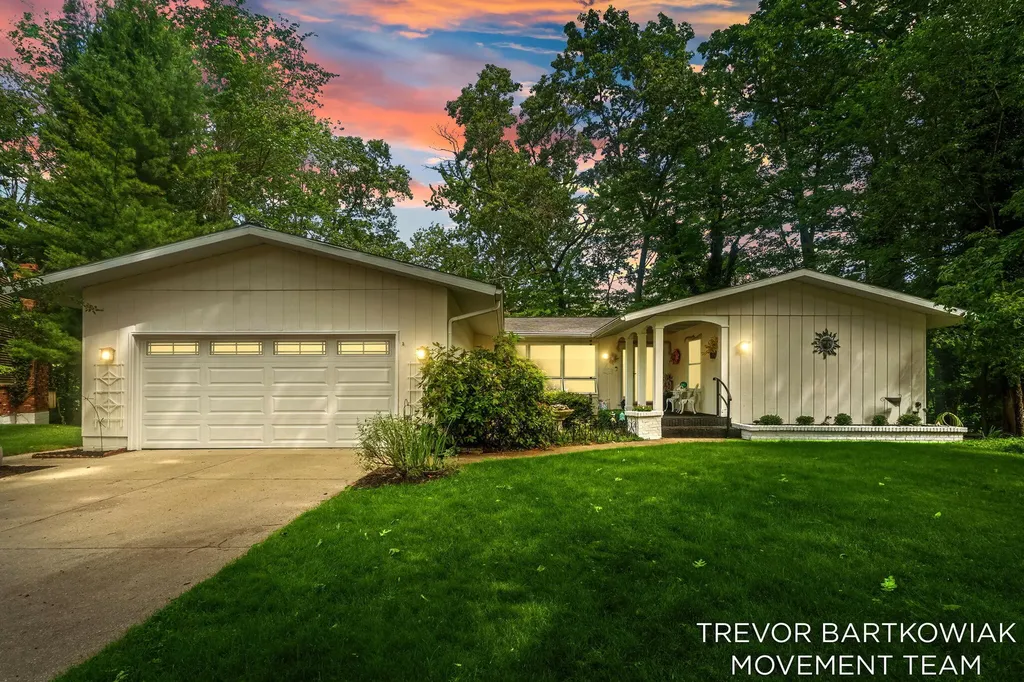 1292 Edinborough Drive Norton Shores City MI 49441