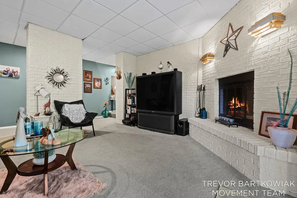 1292 Edinborough Drive Norton Shores City MI 49441