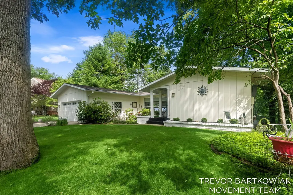 1292 Edinborough Drive Norton Shores City MI 49441