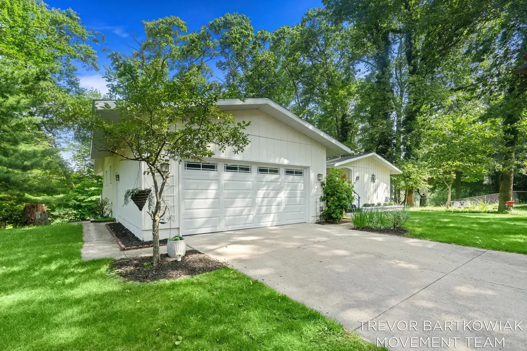 1292 Edinborough Drive Norton Shores City MI 49441