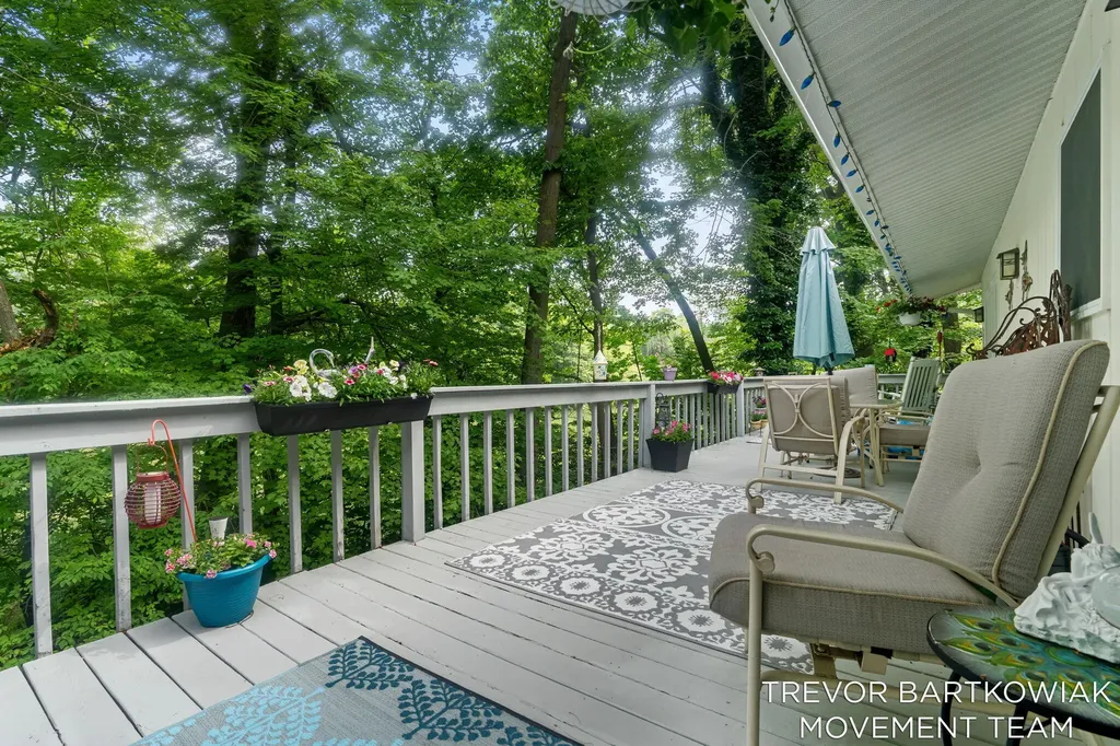 1292 Edinborough Drive Norton Shores City MI 49441