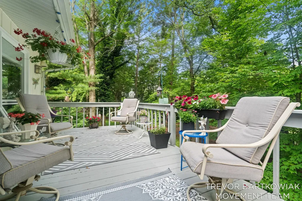 1292 Edinborough Drive Norton Shores City MI 49441