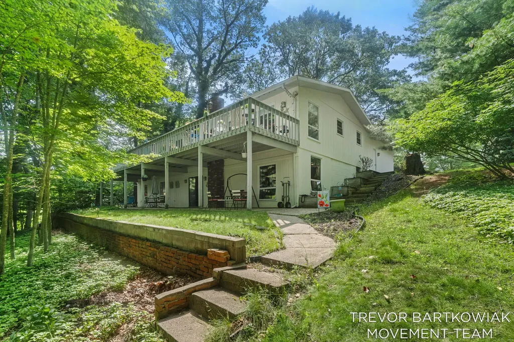 1292 Edinborough Drive Norton Shores City MI 49441