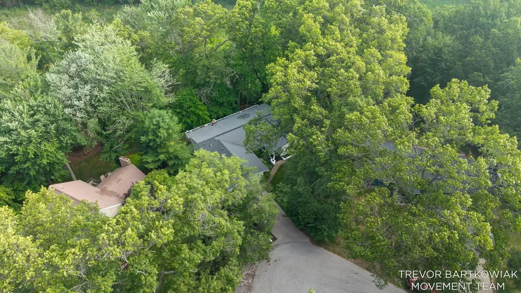 1292 Edinborough Drive Norton Shores City MI 49441