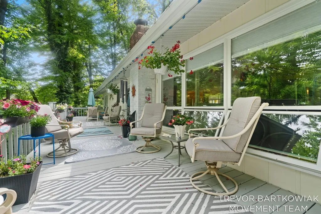 1292 Edinborough Drive Norton Shores City MI 49441