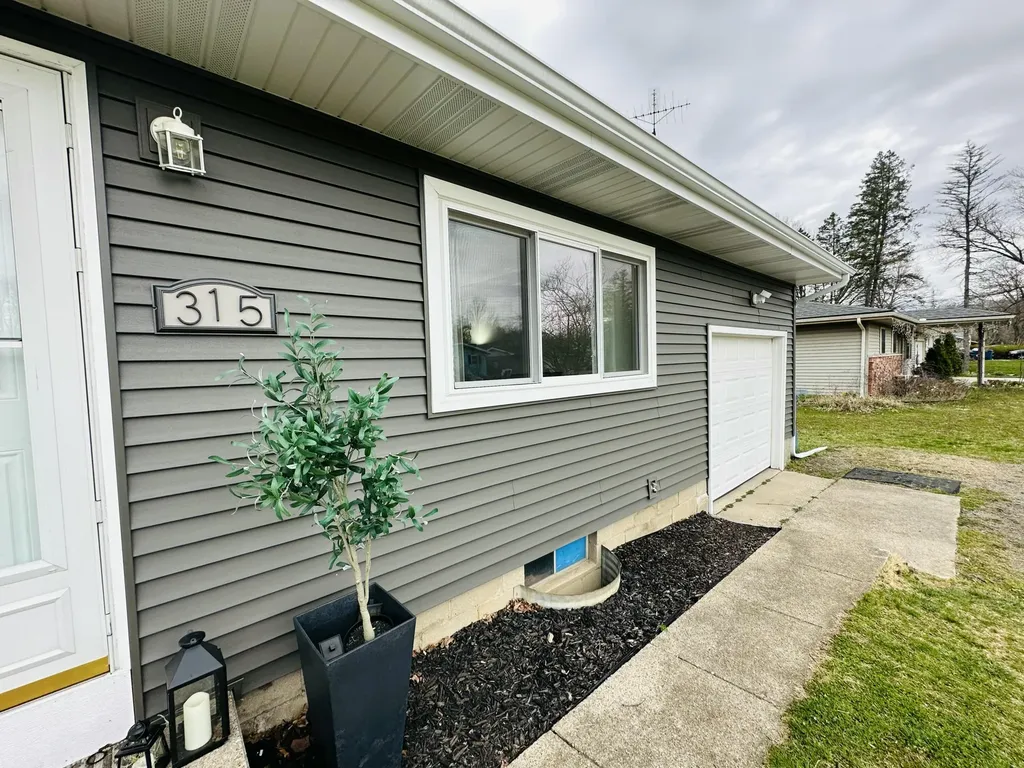 315 Pam Drive Oronoko Charter Township MI 49103