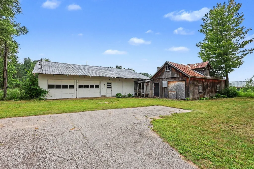20449 W Howard City-edmore Reynolds Township MI 49329