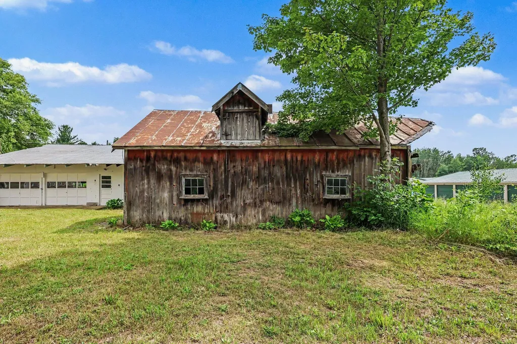 20449 W Howard City-edmore Reynolds Township MI 49329