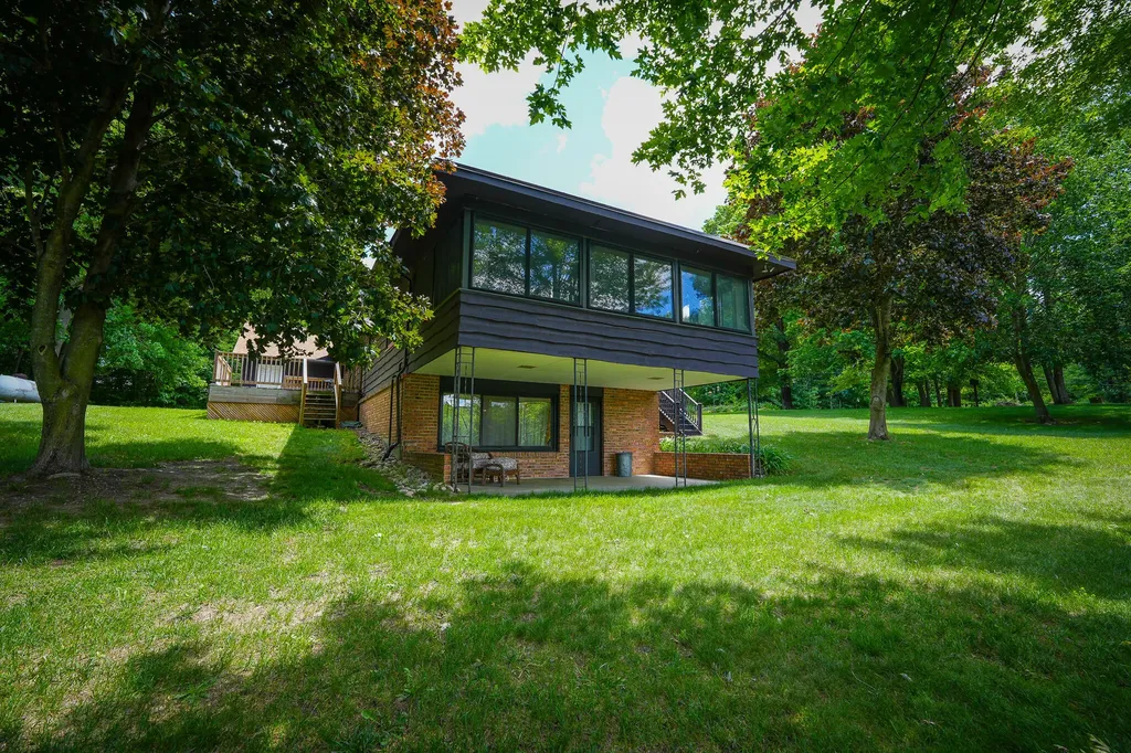 9411 Maple Hill Road Reynolds Township MI 49329